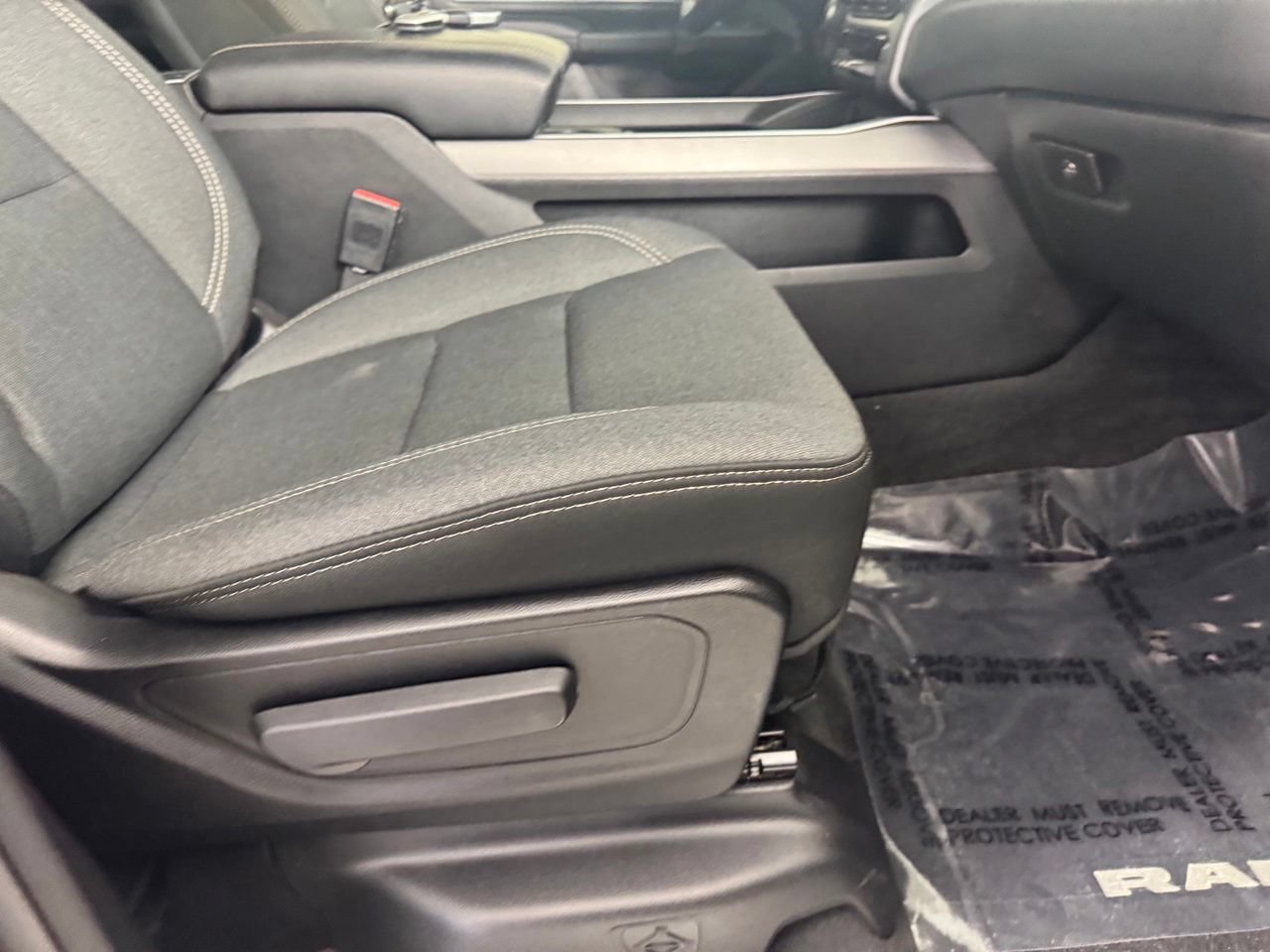 Used 2022 RAM 1500 Big Horn AWD/4WD image 32