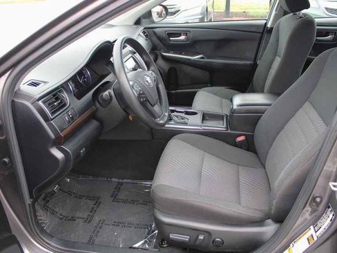 Used 2017 Toyota Camry LE FWD image 9