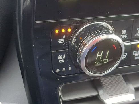 Used 2024 Toyota Highlander Limited image 14