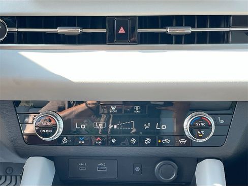 New 2025 Mitsubishi Outlander SEL image 17