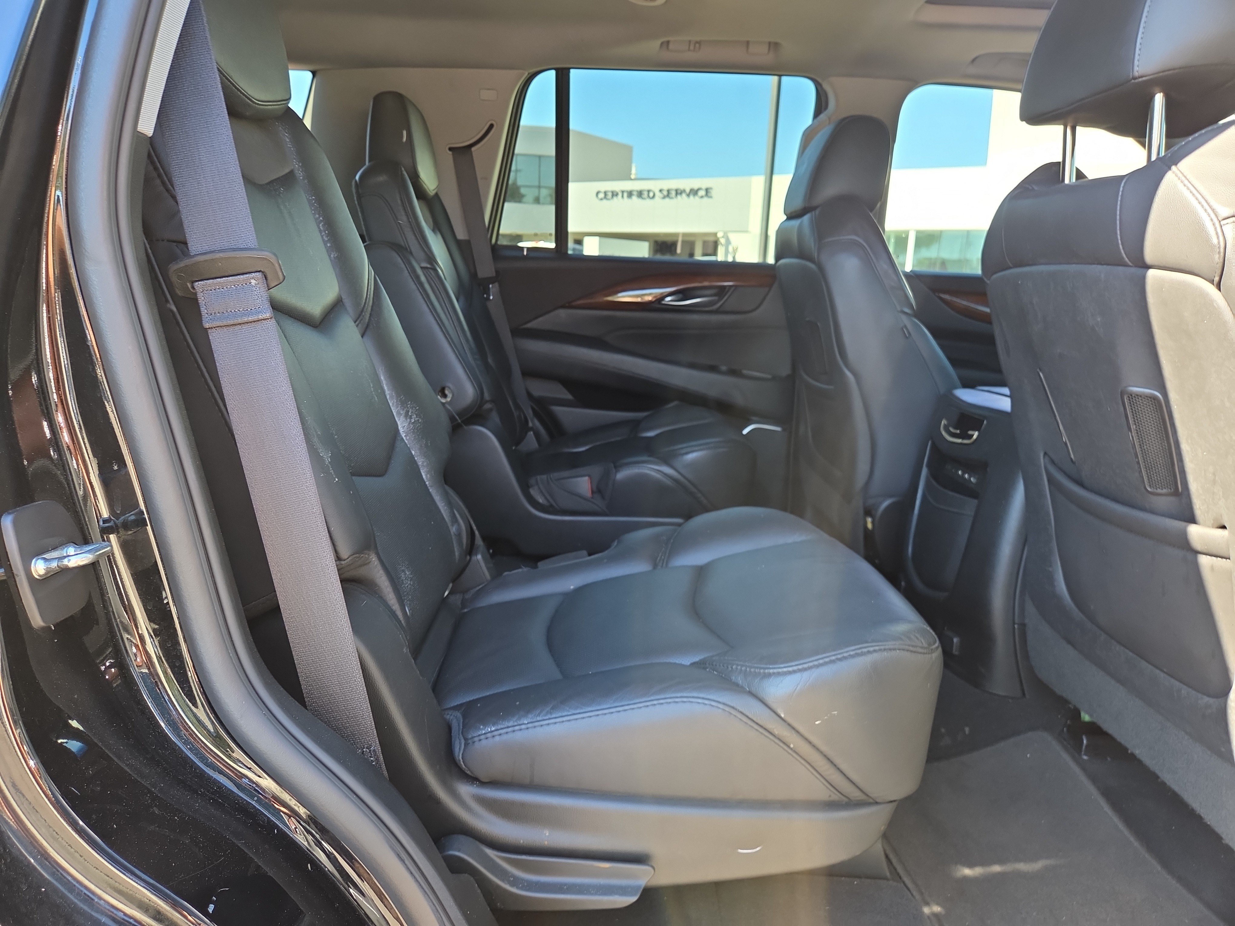 Used 2018 Cadillac Escalade Premium Luxury AWD/4WD image 16