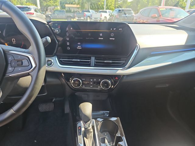 Used 2024 Chevrolet Trax LT w/ Driver Confidence Package FWD image 18