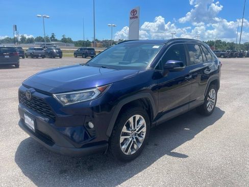 Used 2019 Toyota RAV4 XLE Premium FWD image 3
