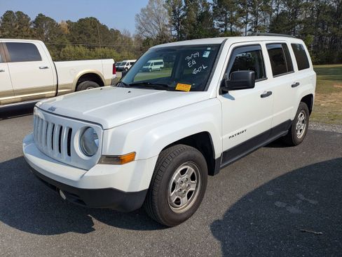 Used 2015 Jeep Patriot Sport image 2