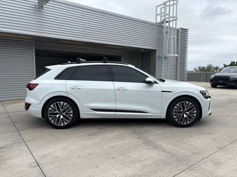 Used 2024 Audi Q8 e-tron Prestige w/ Prestige Package AWD/4WD image 4