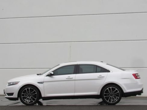 Used 2018 Ford Taurus Limited AWD/4WD image 4