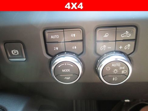 Used 2024 GMC Sierra 1500 AT4 w/ Technology Package AWD/4WD image 31