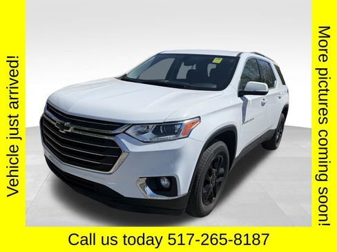 Used 2021 Chevrolet Traverse LT FWD image 2