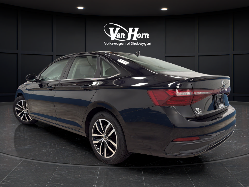 Used 2025 Volkswagen Jetta SE FWD image 5