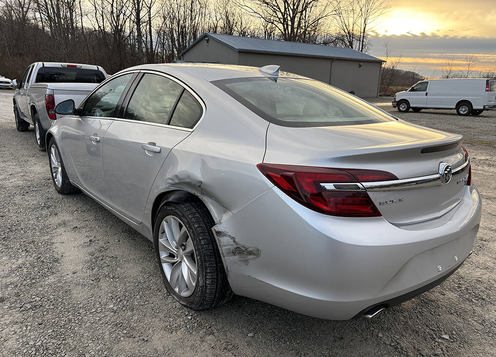 Used 2017 Buick Regal AWD image 1