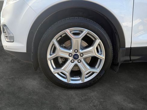 Used 2019 Ford Escape Titanium AWD/4WD image 4