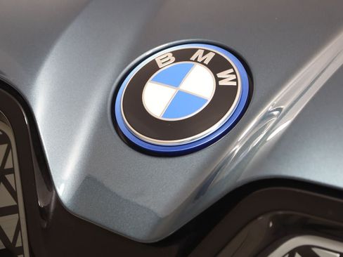 Used 2024 BMW iX xDrive50 w/ Sport Package AWD/4WD image 17