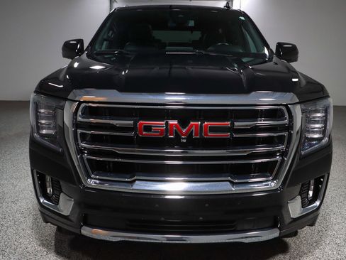 Used 2023 GMC Yukon SLT w/ SLT Luxury Package image 4