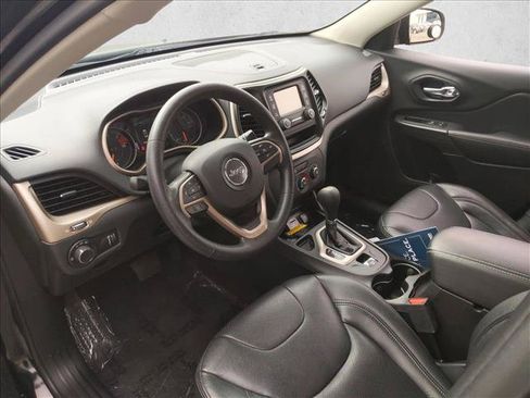 Used 2016 Jeep Cherokee Sport FWD image 10