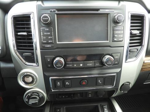 Used 2018 Nissan Titan SL w/ Chrome Package image 37