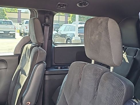Used 2018 Dodge Grand Caravan SE image 24