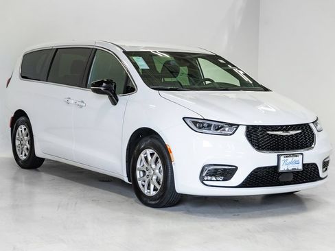 New 2026 Chrysler Pacifica Select FWD image 6