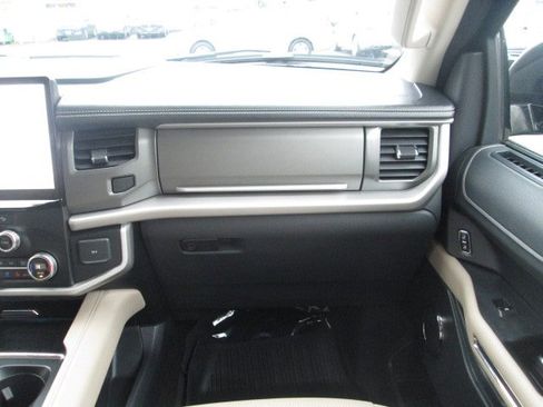Used 2023 Ford Expedition Max XLT image 25