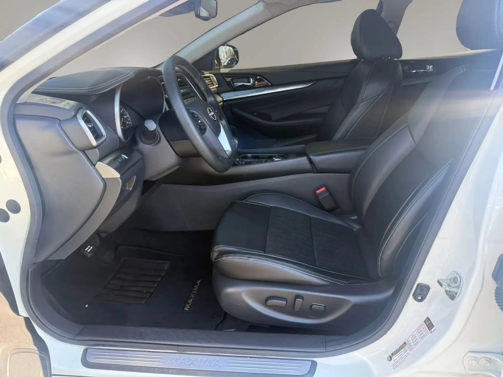 Used 2023 Nissan Maxima SV w/ Floor Mat Group FWD image 14