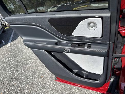 New 2025 Lincoln Aviator Reserve w/ Luxury Package image 13