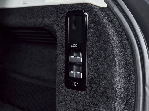 Used 2024 Land Rover Range Rover Long Wheelbase SE image 25