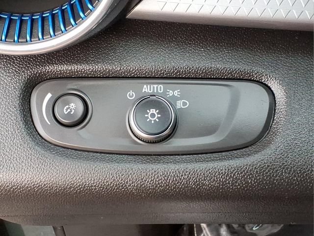 Used 2025 Chevrolet Trax LT w/ Driver Confidence Package FWD image 17