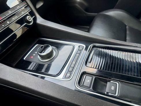 Used 2019 Jaguar F-PACE Premium image 18