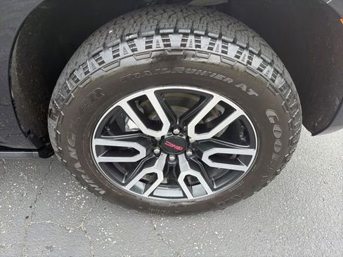 Used 2021 GMC Yukon AT4 w/ AT4 Premium Package AWD/4WD image 7