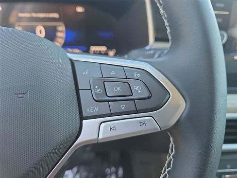 New 2026 Volkswagen Taos SE FWD image 21