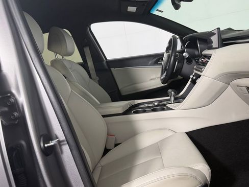 Used 2025 Genesis G70 2.5T image 31