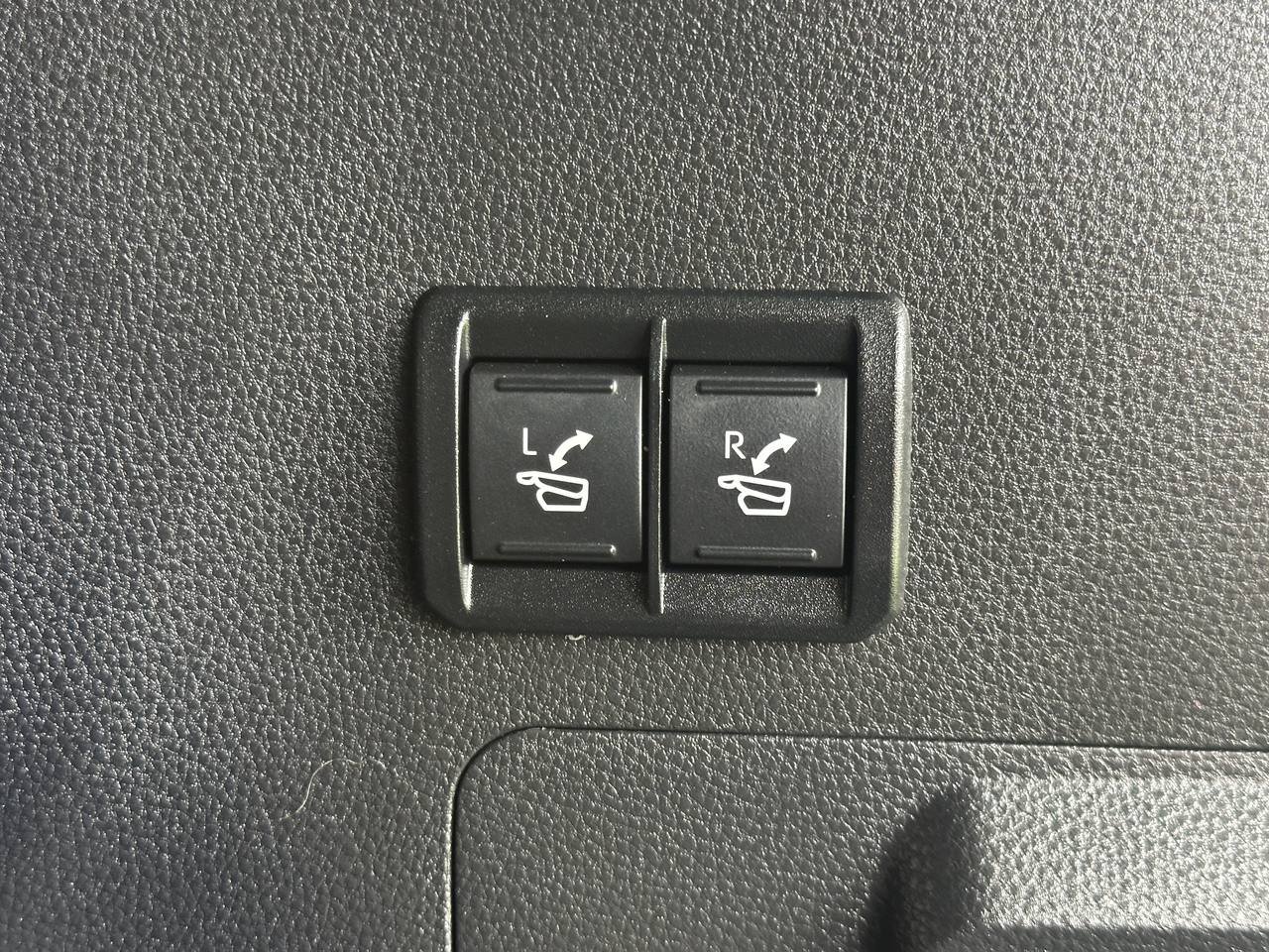 Used 2025 Toyota Sequoia TRD Pro AWD/4WD image 36