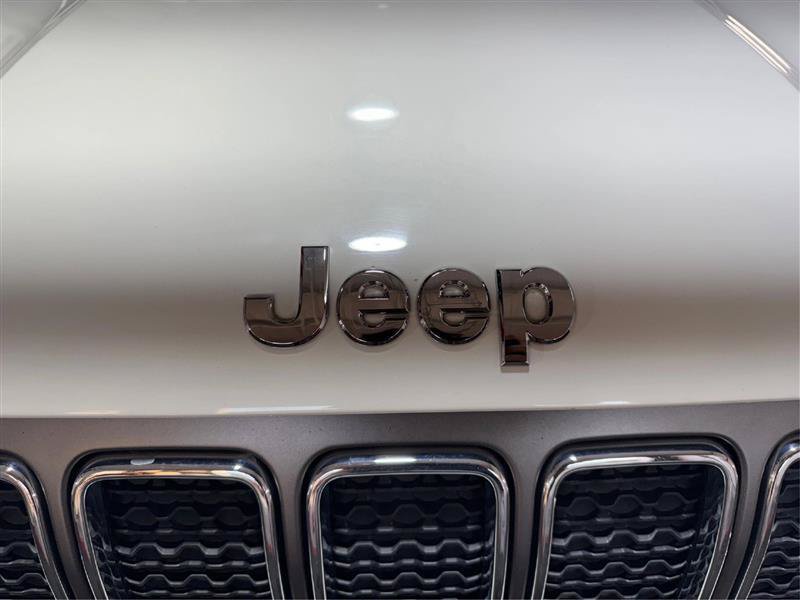 Used 2019 Jeep Renegade Limited AWD/4WD image 24