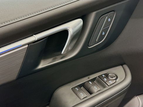 Used 2025 Buick Enclave Preferred image 15