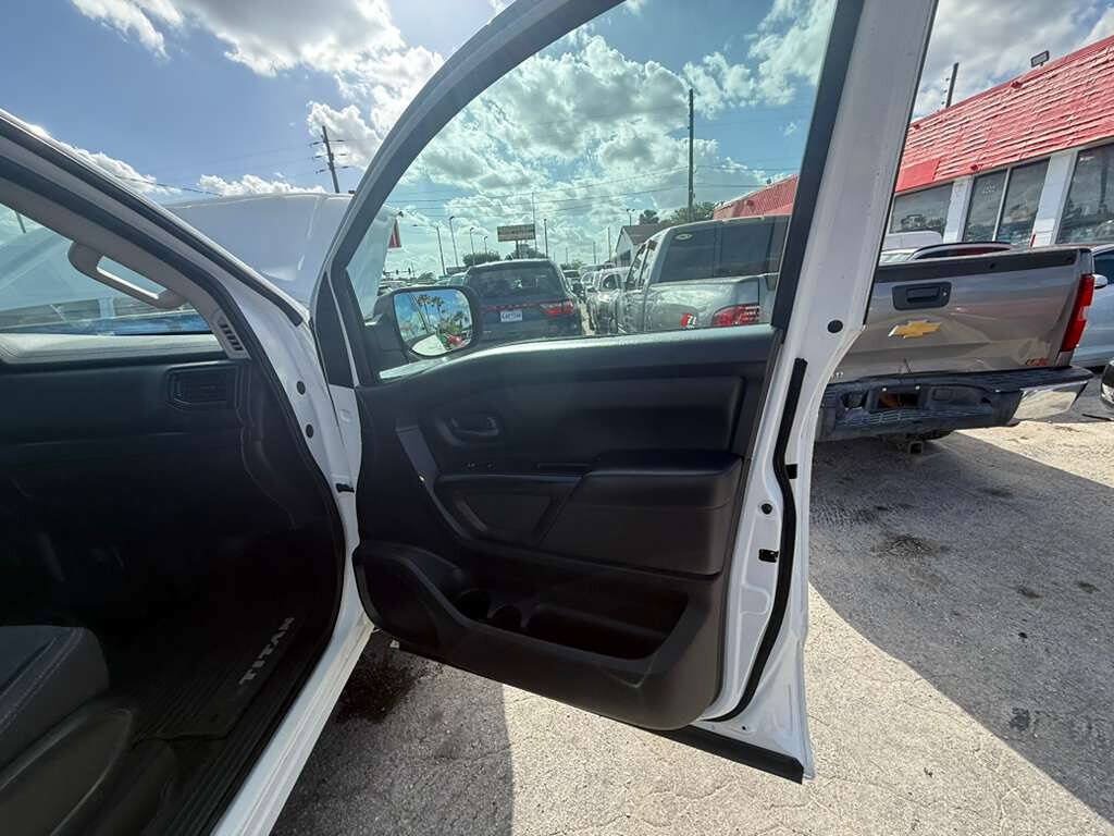 Used 2022 Nissan Titan S RWD image 10