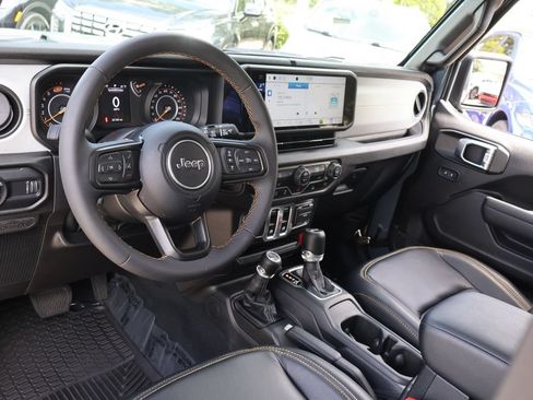 Used 2025 Jeep Wrangler Sport AWD/4WD image 15