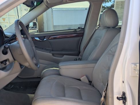 Used 2000 Cadillac De Ville w/ Comfort/Convenience Pkg image 18