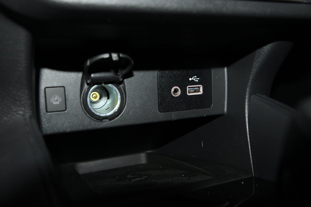 Used 2025 Nissan Versa SV FWD image 16