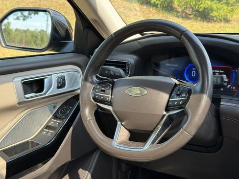 Used 2022 Ford Explorer Platinum w/ Equipment Group 601A image 13