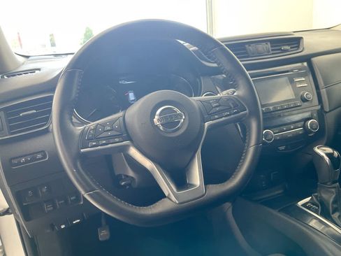 Used 2017 Nissan Rogue SV AWD/4WD image 14