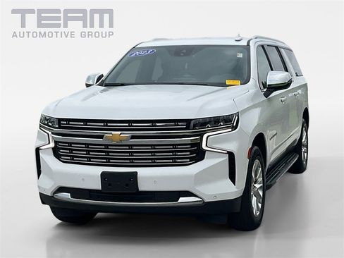 Used 2023 Chevrolet Suburban Premier image 3