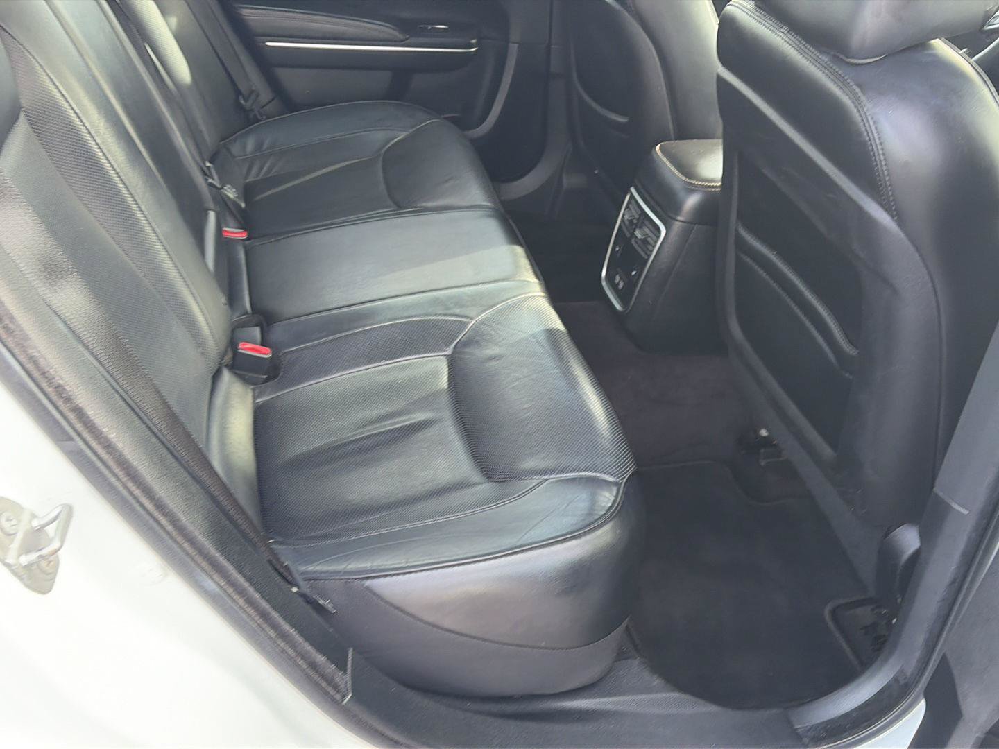Used 2017 Chrysler 300 C w/ Safetytec Plus Group RWD image 17