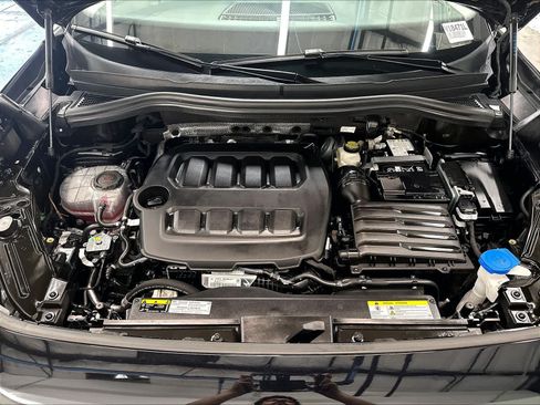 Used 2026 Volkswagen Tiguan SE FWD image 32