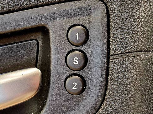 Used 2018 Chrysler 300 Limited image 13