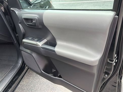 Used 2022 Toyota Tacoma SR5 RWD image 14