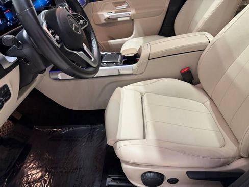 Used 2022 Mercedes-Benz GLB 250 4MATIC w/ Premium Package Lite image 28