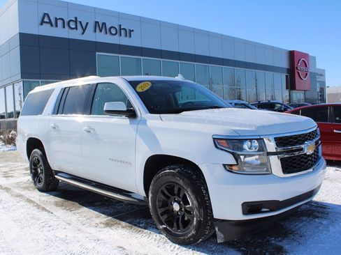 Used 2019 Chevrolet Suburban LT image 1