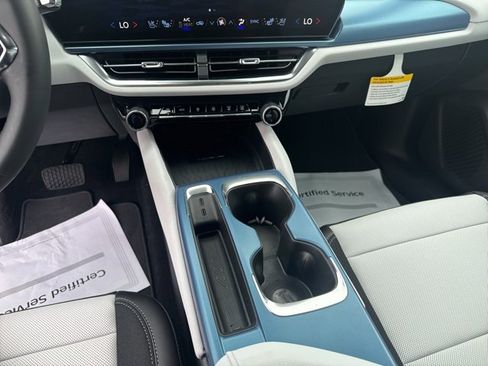 New 2025 Chevrolet Equinox EV LT w/ Convenience Package II image 17