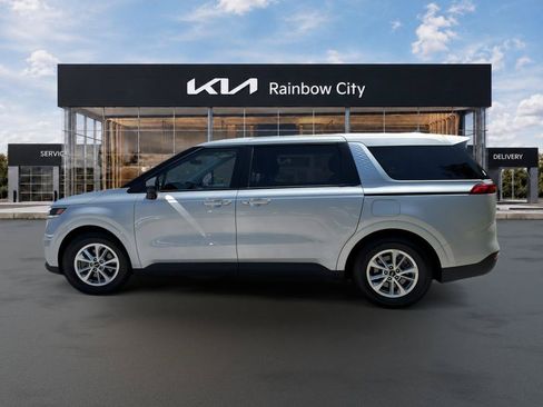Used 2023 Kia Carnival LX FWD image 8