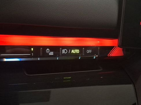 Used 2025 BMW i5 eDrive40i w/ M Sport Package image 22