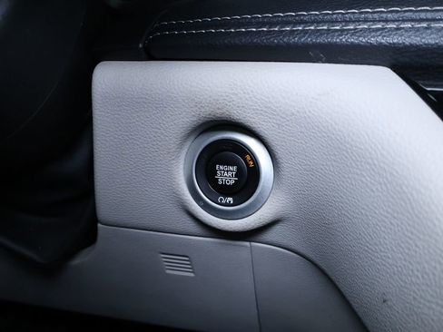 Used 2023 Chrysler Pacifica Touring-L image 26